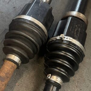 Alternative view of Pair of Genuine Ford Focus ST225 Driveshafts – Auto Core Hub