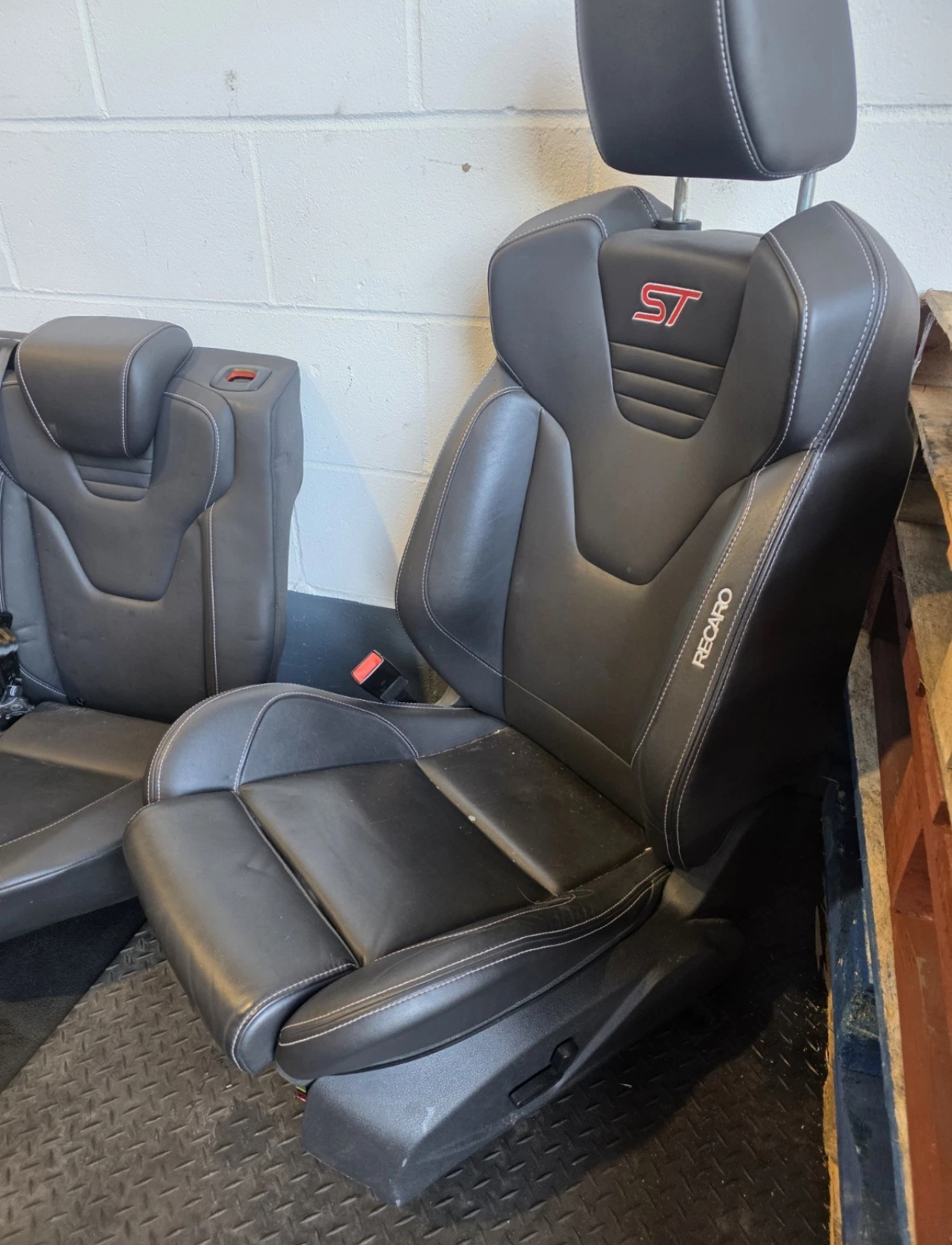 Ford Focus St250 Black Recaro Seats Full Set - Image 5