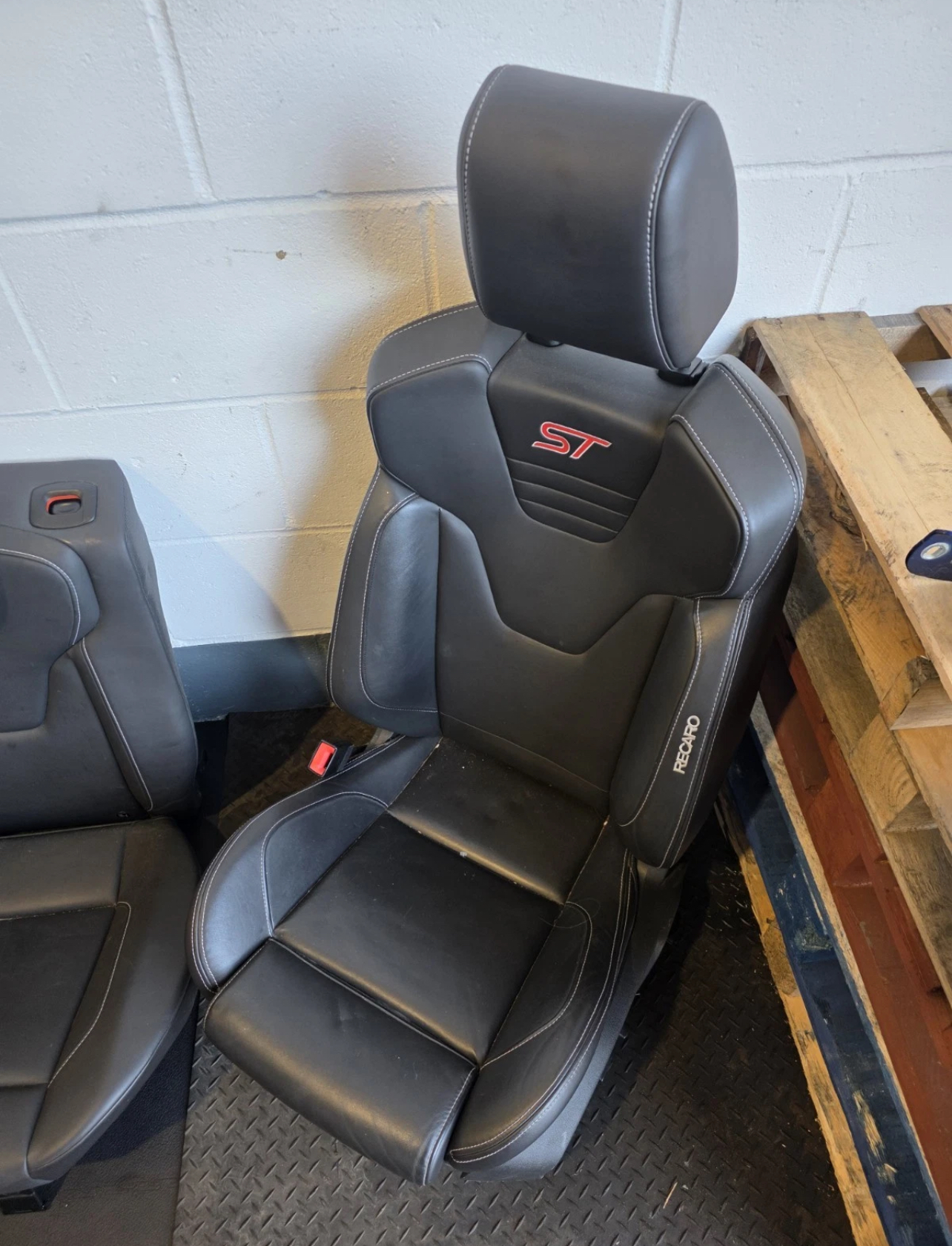 Ford Focus St250 Black Recaro Seats Full Set - Image 4